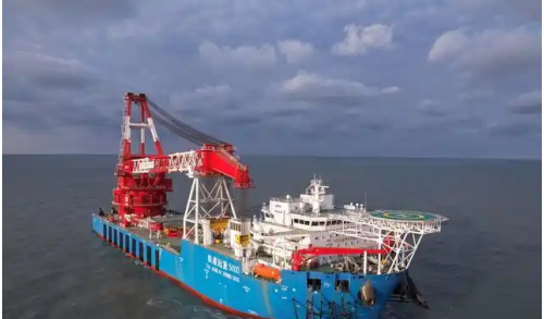 首艘！超大型海洋起重船“鐵建起重5000”成功落戶橫琴